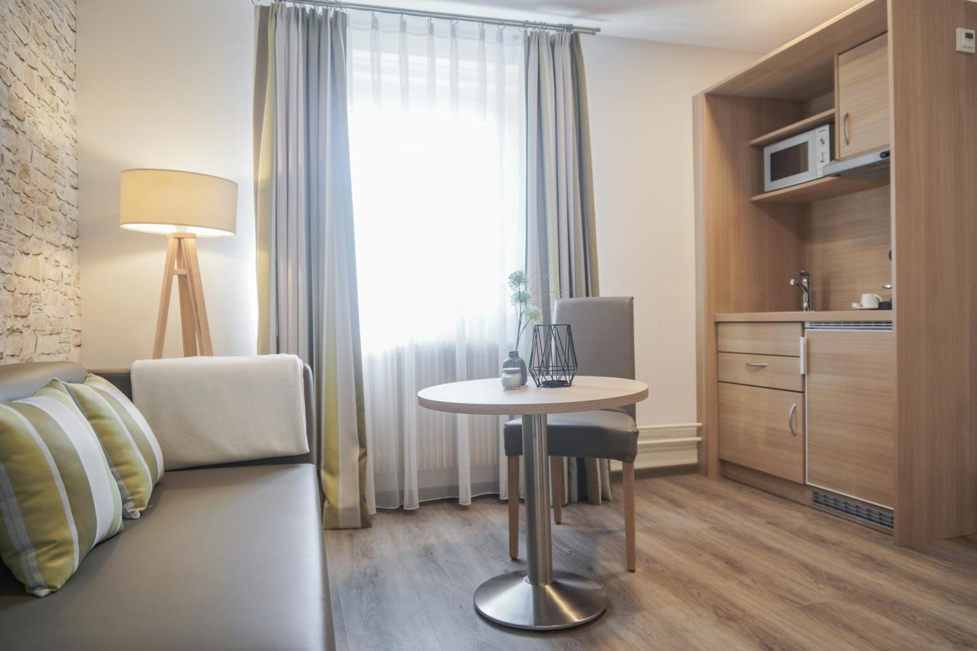 Hotel Garni In Der Breite อัลบ์ชตัดท์ ภายนอก รูปภาพ