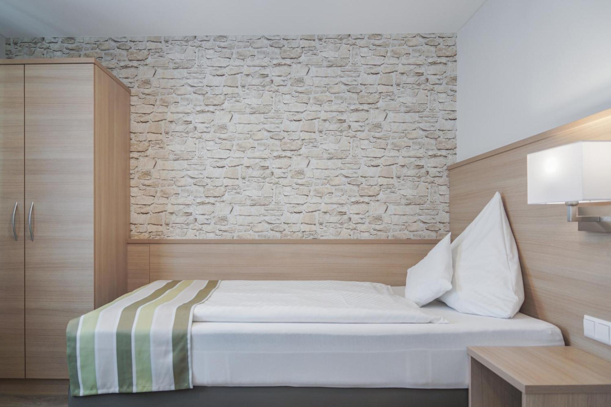 Hotel Garni In Der Breite อัลบ์ชตัดท์ ภายนอก รูปภาพ