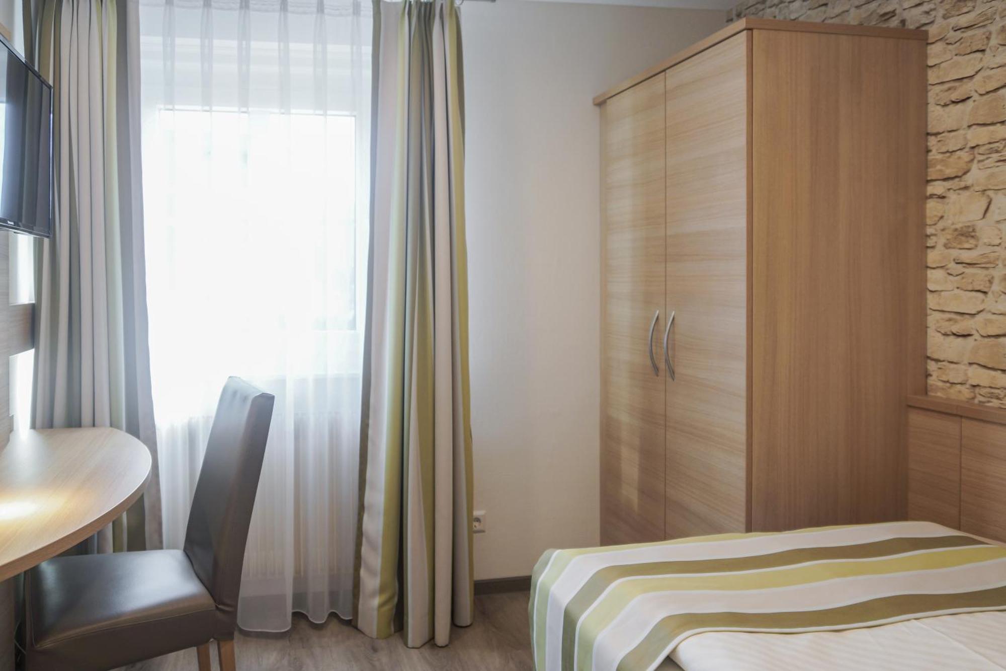 Hotel Garni In Der Breite อัลบ์ชตัดท์ ภายนอก รูปภาพ