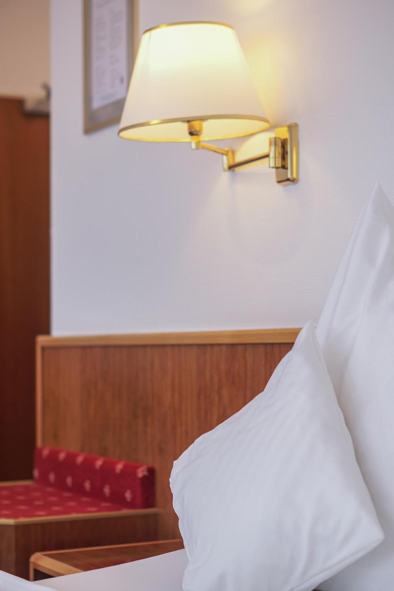 Hotel Garni In Der Breite อัลบ์ชตัดท์ ภายนอก รูปภาพ